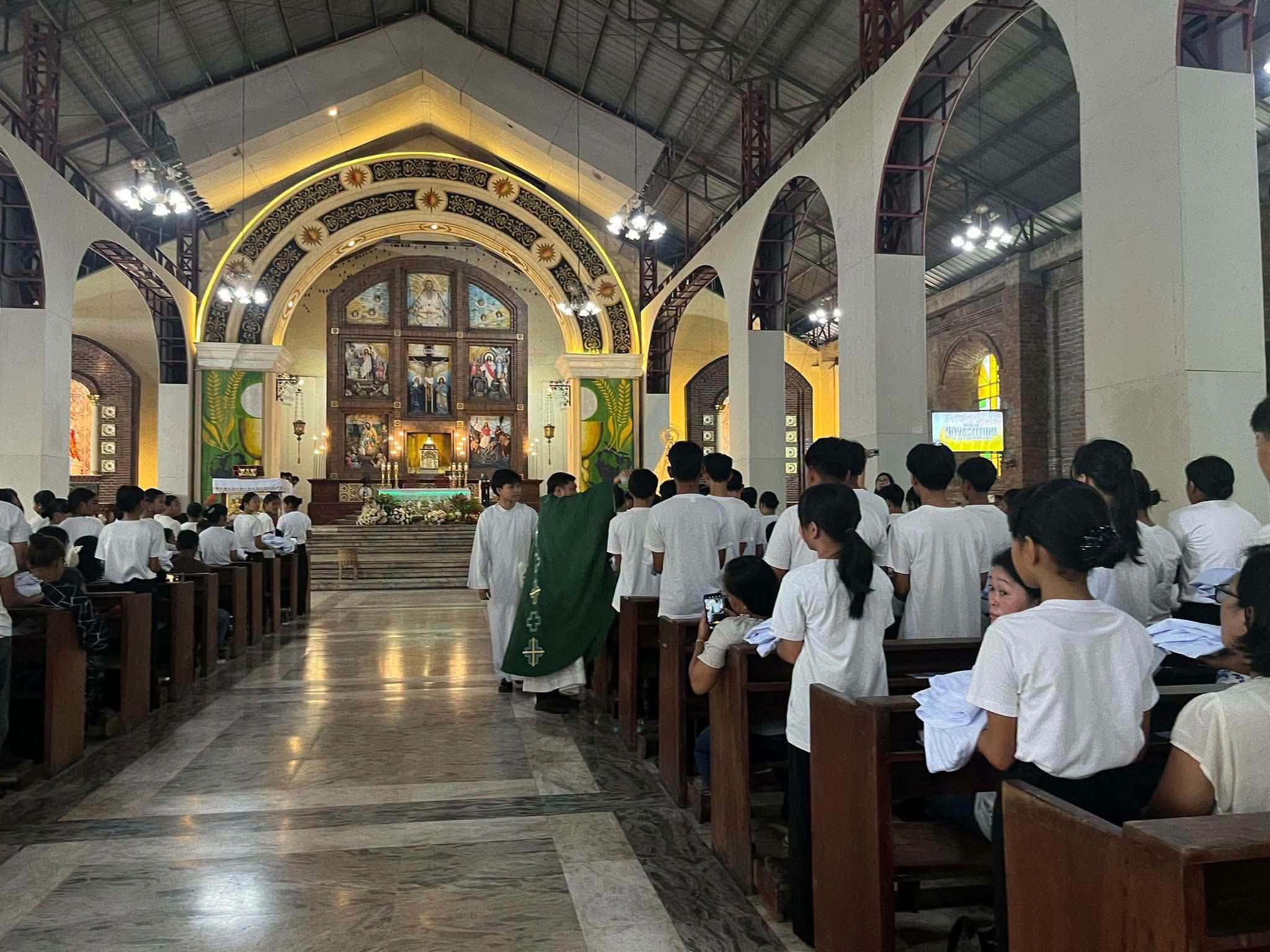 New Altar Servers Vow to Serve in Solemn Rites of Investiture image 3